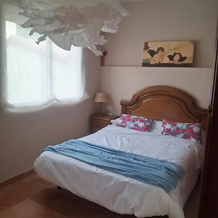 Casa Guinda Gavilanes