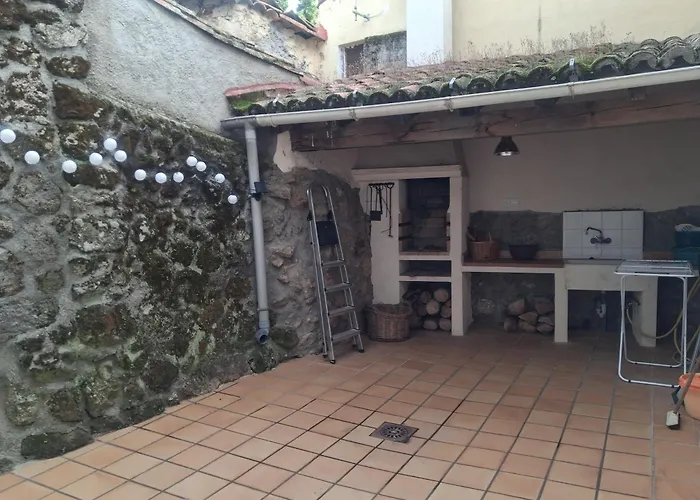 Casa Guinda Gavilanes